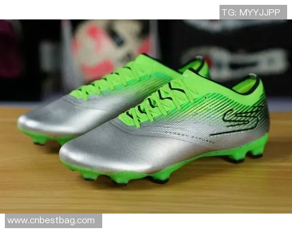 足球鞋定制球星个性化印字设计与潮流趋势分析